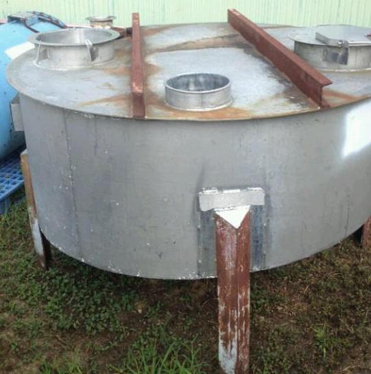 200 Gallon Stainless Steel tank. Flat top with a slant/sloped bottom. Mounted on legs. 5' dia. x 1'6